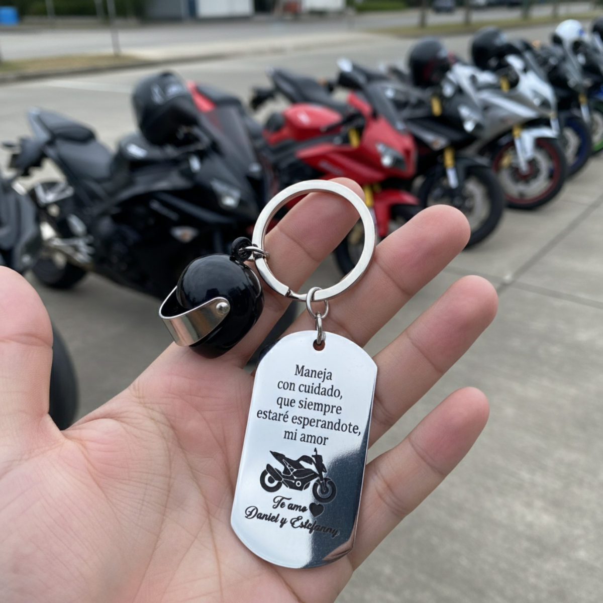 Llavero De Placa Militar Con Dije De Casco Negro