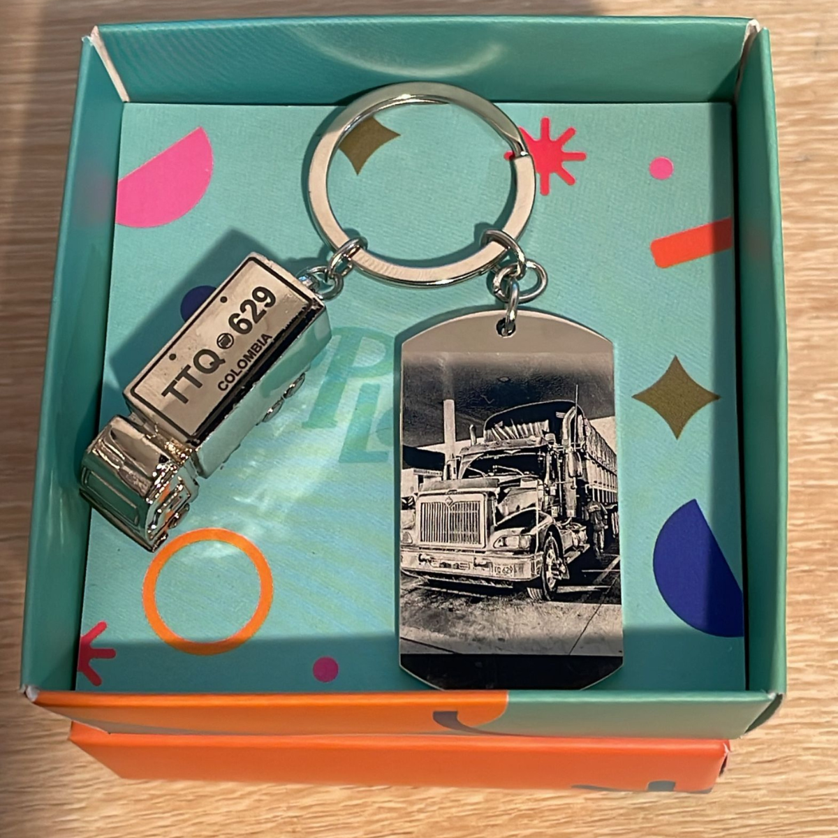 Llavero De Placa Militar Con Dije De Camion