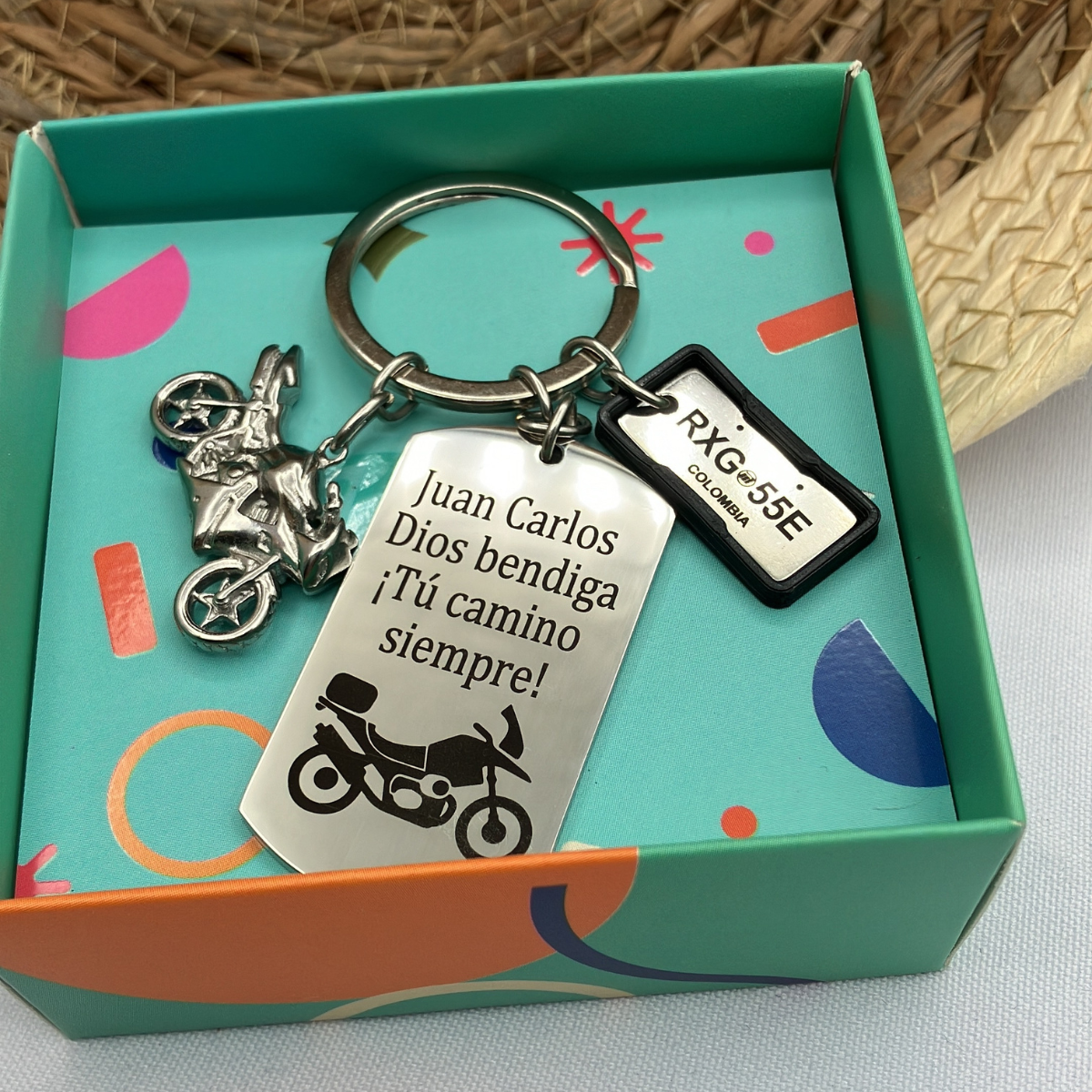 Llavero De Placa Militar Con Dije De Moto Y Placa Pequeña Con protector